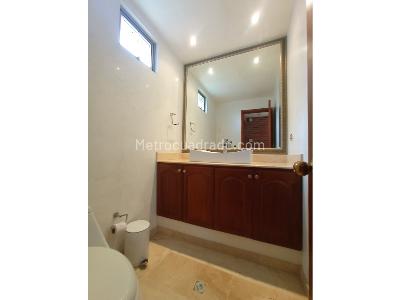 Casa de 5 alcobas en venta en Alto De Las Palmas, Medellín, 389 m² · foto 5 de 20