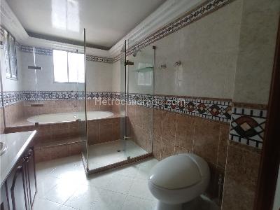 Casa de 5 alcobas en venta en Alto De Las Palmas, Medellín, 389 m² · foto 13 de 20