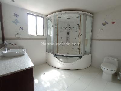 Casa de 5 alcobas en venta en Alto De Las Palmas, Medellín, 389 m² · foto 17 de 20