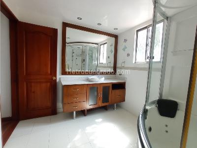 Casa de 5 alcobas en venta en Alto De Las Palmas, Medellín, 389 m² · foto 18 de 20