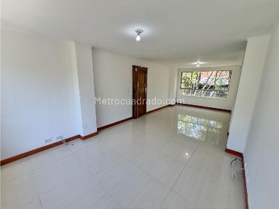 Apartamento en venta en El Poblado, Medellín · foto 2 de 13