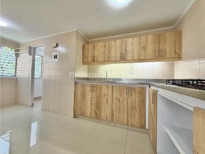 Apartamento en venta en El Poblado, Medellín · foto 3 de 13