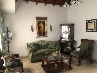 Casa de 4 alcobas en venta en Estadio, Medellín, 254 m² · foto 2 de 20