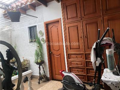 Casa de 4 alcobas en venta en Estadio, Medellín, 254 m² · foto 4 de 20