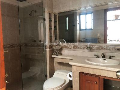 Casa de 4 alcobas en venta en Estadio, Medellín, 254 m² · foto 7 de 20