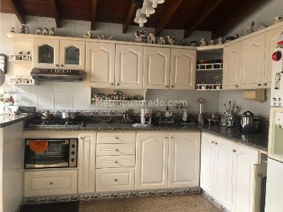Casa de 4 alcobas en venta en Estadio, Medellín, 254 m² · foto 8 de 20