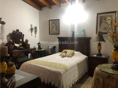 Casa de 4 alcobas en venta en Estadio, Medellín, 254 m² · foto 11 de 20