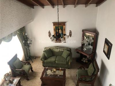 Casa de 4 alcobas en venta en Estadio, Medellín, 254 m² · foto 14 de 20
