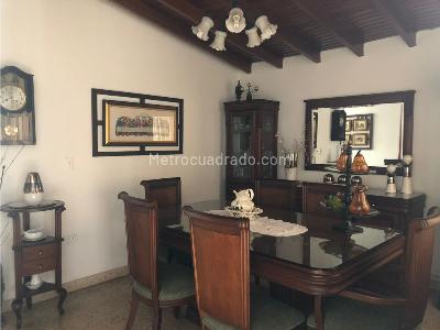 Casa de 4 alcobas en venta en Estadio, Medellín, 254 m² · foto 15 de 20