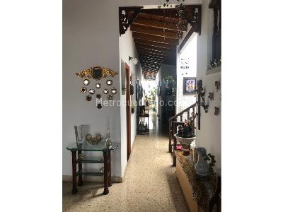 Casa de 4 alcobas en venta en Estadio, Medellín, 254 m² · foto 16 de 20