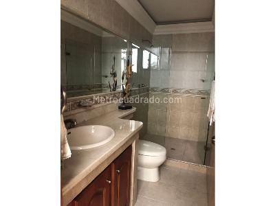 Casa de 4 alcobas en venta en Estadio, Medellín, 254 m² · foto 17 de 20