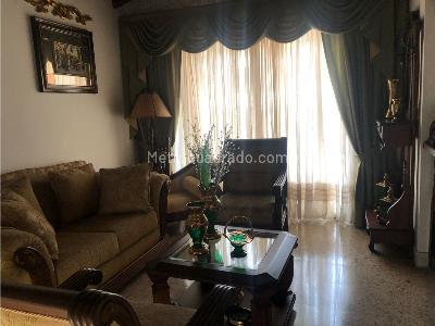 Casa de 4 alcobas en venta en Estadio, Medellín, 254 m² · foto 18 de 20