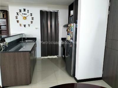 Apartamento de 3 alcobas en venta en San Jose, Sabaneta, 77 m² · foto 10 de 20