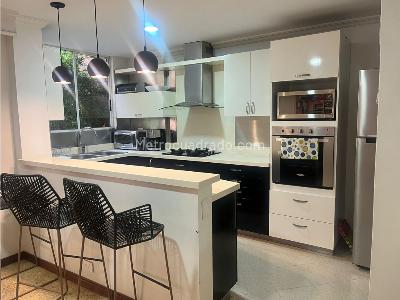 Casa de 3 alcobas en venta en El Tesoro, Medellín, 197 m² · foto 2 de 20
