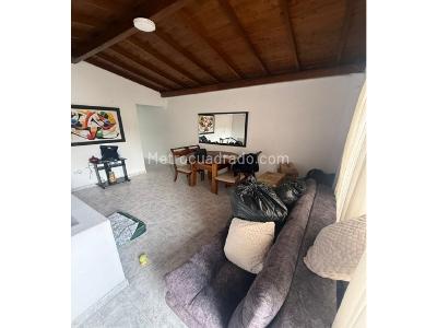 Casa de 4 alcobas en venta en Cristo Rey, Medellín, 126 m² · foto 2 de 9