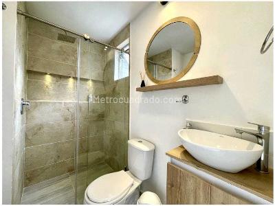 Apartamento de 2 alcobas en venta en El Poblado Milla De Oro, Medellín, 63 m² · foto 9 de 11