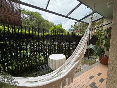 Apartamento en venta en Loma De Los Bernal, Medellín · foto 9 de 20