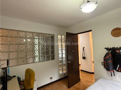 Apartamento en venta en Loma De Los Bernal, Medellín · foto 18 de 20