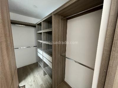 Apartamento de 3 alcobas en venta en Loma De Las Brujas, Envigado, 205 m² · foto 4 de 14