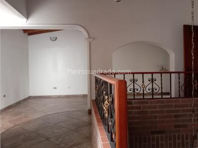 Casa de 4 alcobas en venta en El Velodromo, Medellín, 212 m² · foto 3 de 20