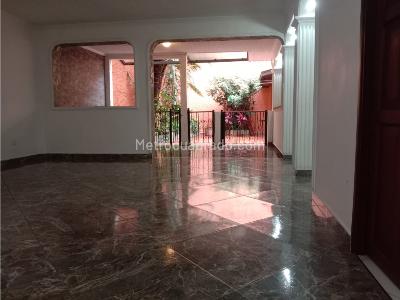 Casa de 4 alcobas en venta en El Velodromo, Medellín, 212 m² · foto 7 de 20