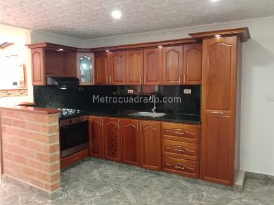 Casa de 4 alcobas en venta en El Velodromo, Medellín, 212 m² · foto 8 de 20