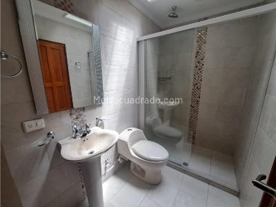 Casa de 4 alcobas en venta en El Velodromo, Medellín, 212 m² · foto 11 de 20