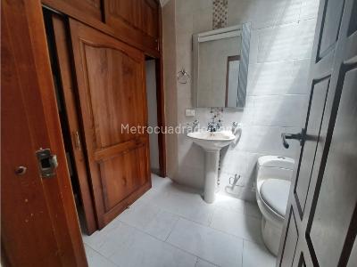 Casa de 4 alcobas en venta en El Velodromo, Medellín, 212 m² · foto 12 de 20