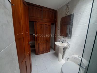 Casa de 4 alcobas en venta en El Velodromo, Medellín, 212 m² · foto 14 de 20