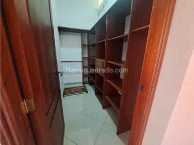 Casa de 4 alcobas en venta en El Velodromo, Medellín, 212 m² · foto 15 de 20