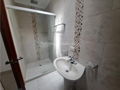 Casa de 4 alcobas en venta en El Velodromo, Medellín, 212 m² · foto 17 de 20