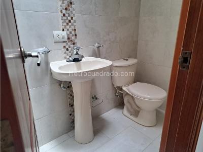 Casa de 4 alcobas en venta en El Velodromo, Medellín, 212 m² · foto 18 de 20