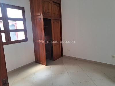 Casa de 4 alcobas en venta en El Velodromo, Medellín, 212 m² · foto 19 de 20