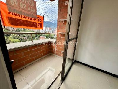 Apartamento de 3 alcobas en venta en San Jose, Sabaneta, 56 m² · foto 2 de 20