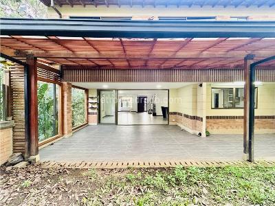 Casa de 3 alcobas en venta en Loma Benedictinos, Envigado, 274 m² · foto 6 de 20