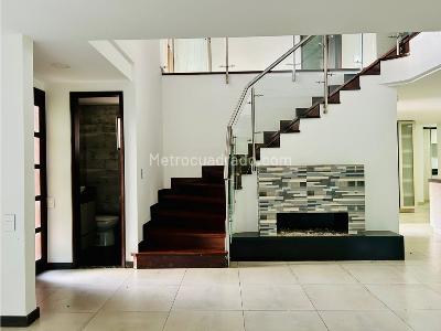 Casa de 3 alcobas en venta en Loma Benedictinos, Envigado, 274 m² · foto 7 de 20