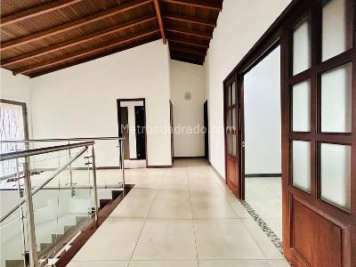 Casa de 3 alcobas en venta en Loma Benedictinos, Envigado, 274 m² · foto 8 de 20