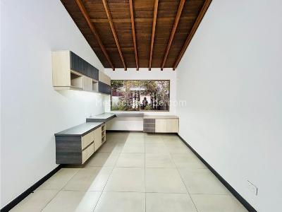 Casa de 3 alcobas en venta en Loma Benedictinos, Envigado, 274 m² · foto 9 de 20