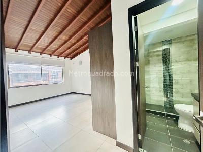 Casa de 3 alcobas en venta en Loma Benedictinos, Envigado, 274 m² · foto 12 de 20
