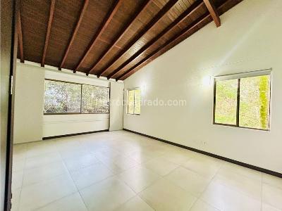 Casa de 3 alcobas en venta en Loma Benedictinos, Envigado, 274 m² · foto 14 de 20