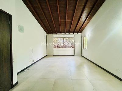 Casa de 3 alcobas en venta en Loma Benedictinos, Envigado, 274 m² · foto 15 de 20