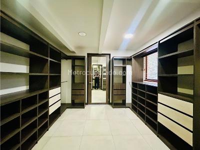Casa de 3 alcobas en venta en Loma Benedictinos, Envigado, 274 m² · foto 16 de 20