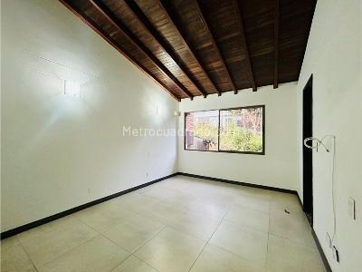 Casa de 3 alcobas en venta en Loma Benedictinos, Envigado, 274 m² · foto 17 de 20