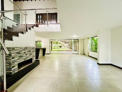 Casa de 3 alcobas en venta en Loma Benedictinos, Envigado, 274 m² · foto 19 de 20