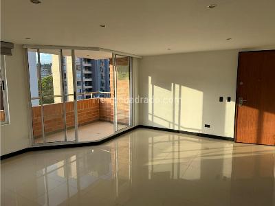 Apartamento de 2 alcobas en venta en El Poblado, Medellín, 90 m² · foto 2 de 17