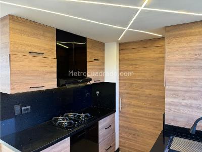 Apartamento de 2 alcobas en venta en El Poblado, Medellín, 90 m² · foto 3 de 17