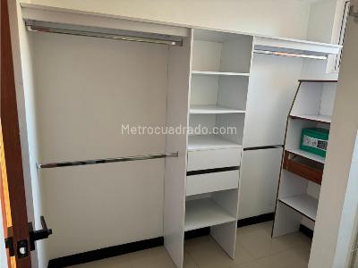 Apartamento de 2 alcobas en venta en El Poblado, Medellín, 90 m² · foto 8 de 17