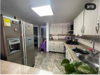 Apartamento de 4 alcobas en venta en Los Alcazares, Sabaneta, 221 m² · foto 2 de 9