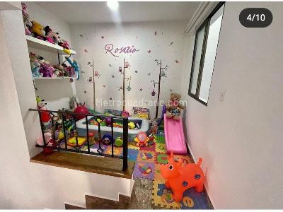Apartamento de 4 alcobas en venta en Los Alcazares, Sabaneta, 221 m² · foto 4 de 9