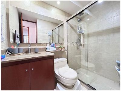 Apartamento de 3 alcobas en venta en Loma De Los Balsos, Medellín, 132 m² · foto 10 de 20